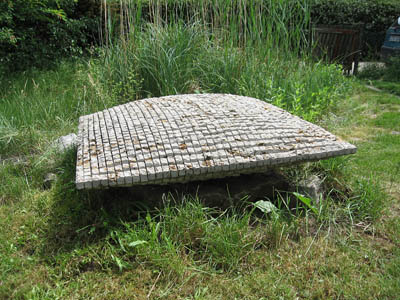 Dieter Kr�nzlein Ohne Titel Mooser Muschelkalk 100 x 100 x 30 cm 